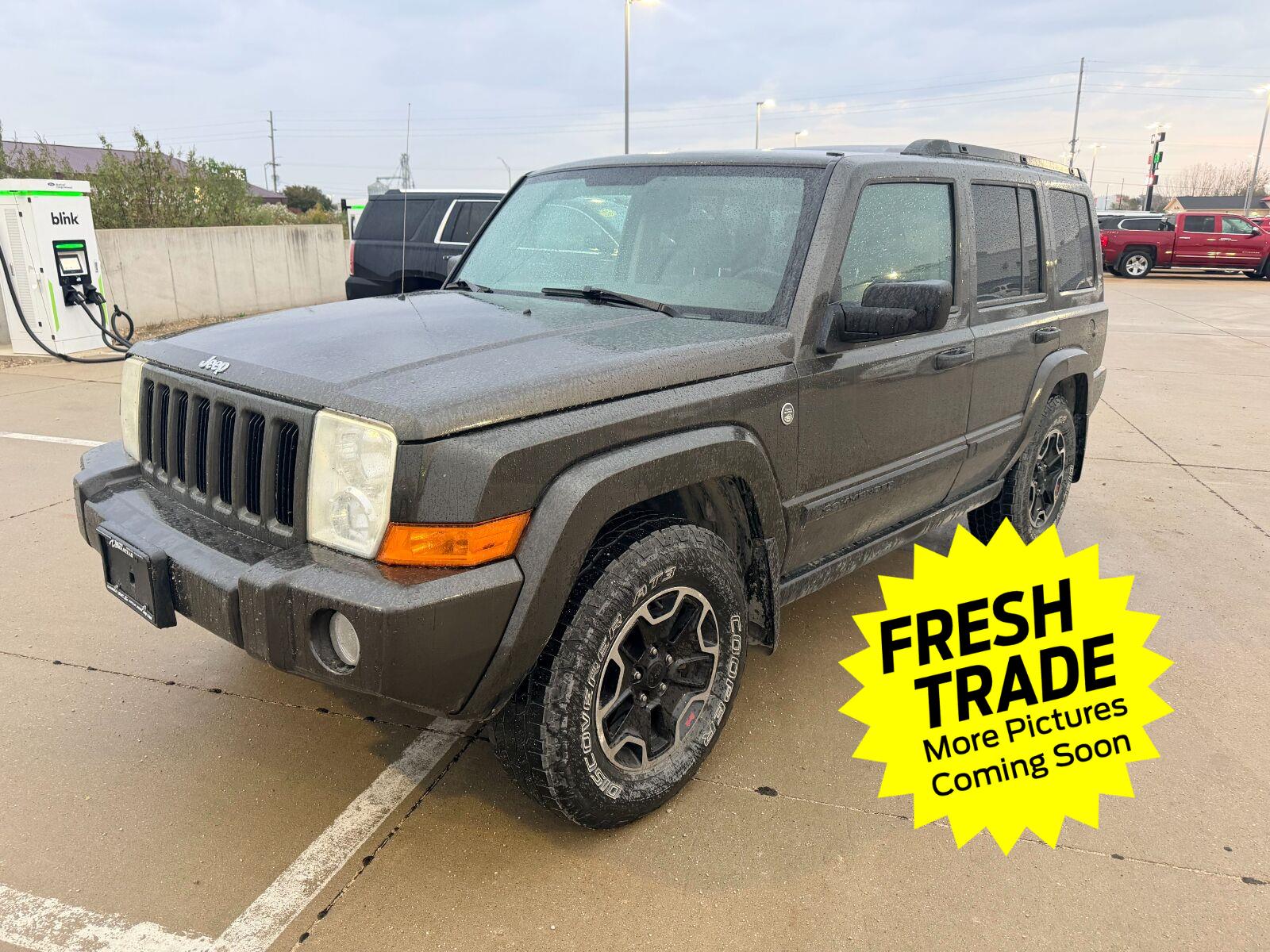 2006 Jeep Commander Base 4WD
