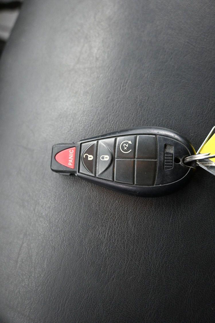 Used 2011 Bright White Ram Big Horn image 26