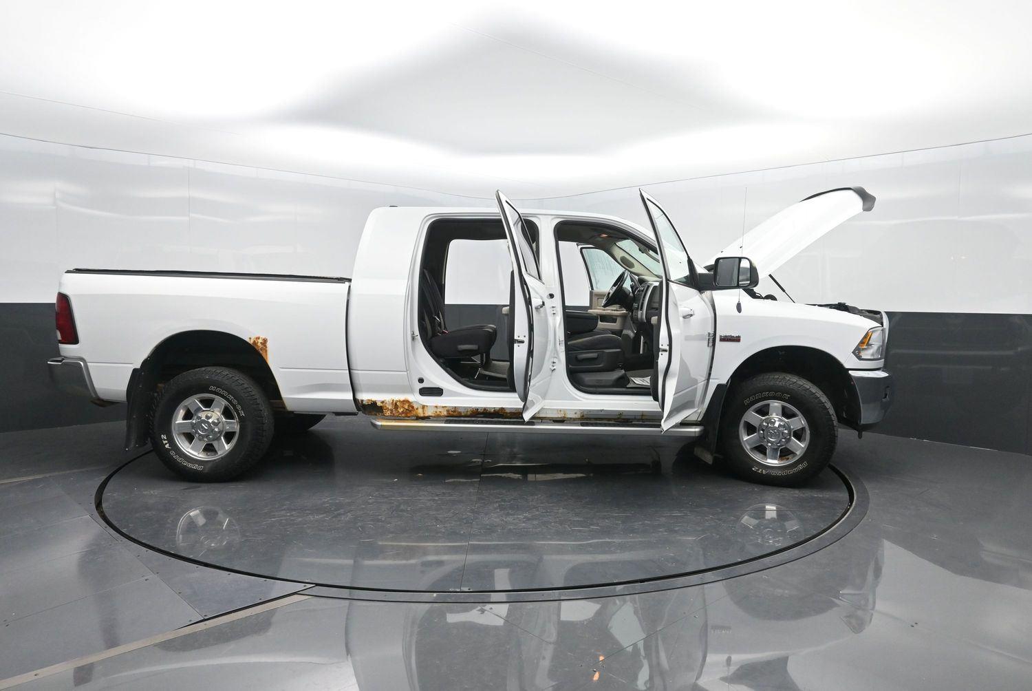Used 2011 Bright White Ram Big Horn image 41