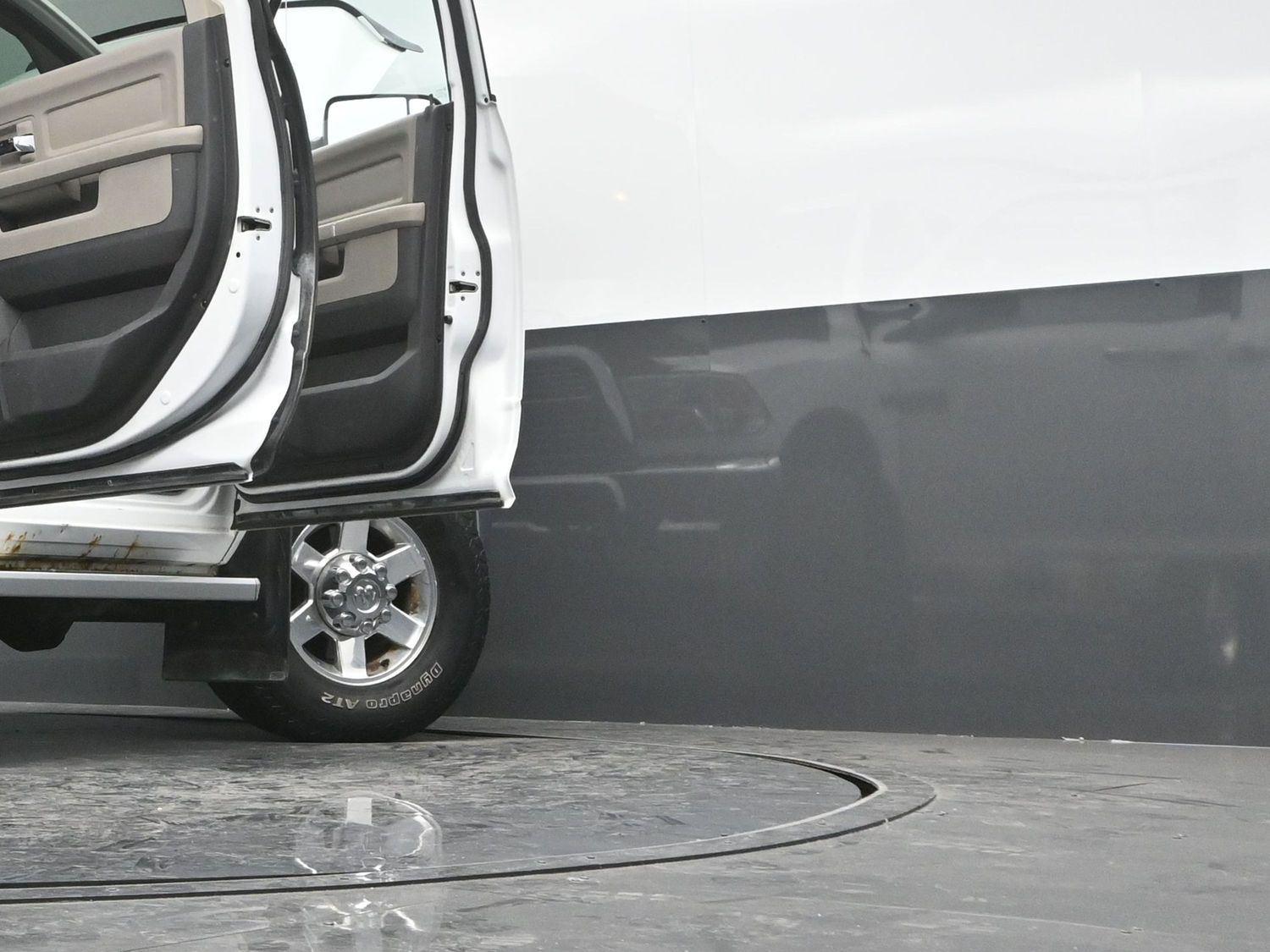 Used 2011 Bright White Ram Big Horn image 43