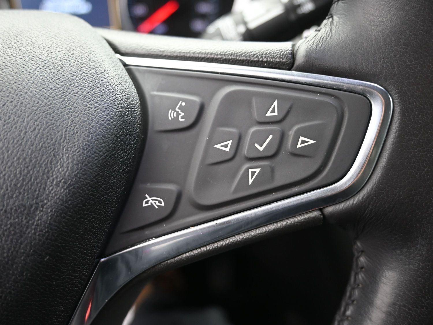 Used 2019 Cajun Red Tintcoat Chevrolet Premier image 25