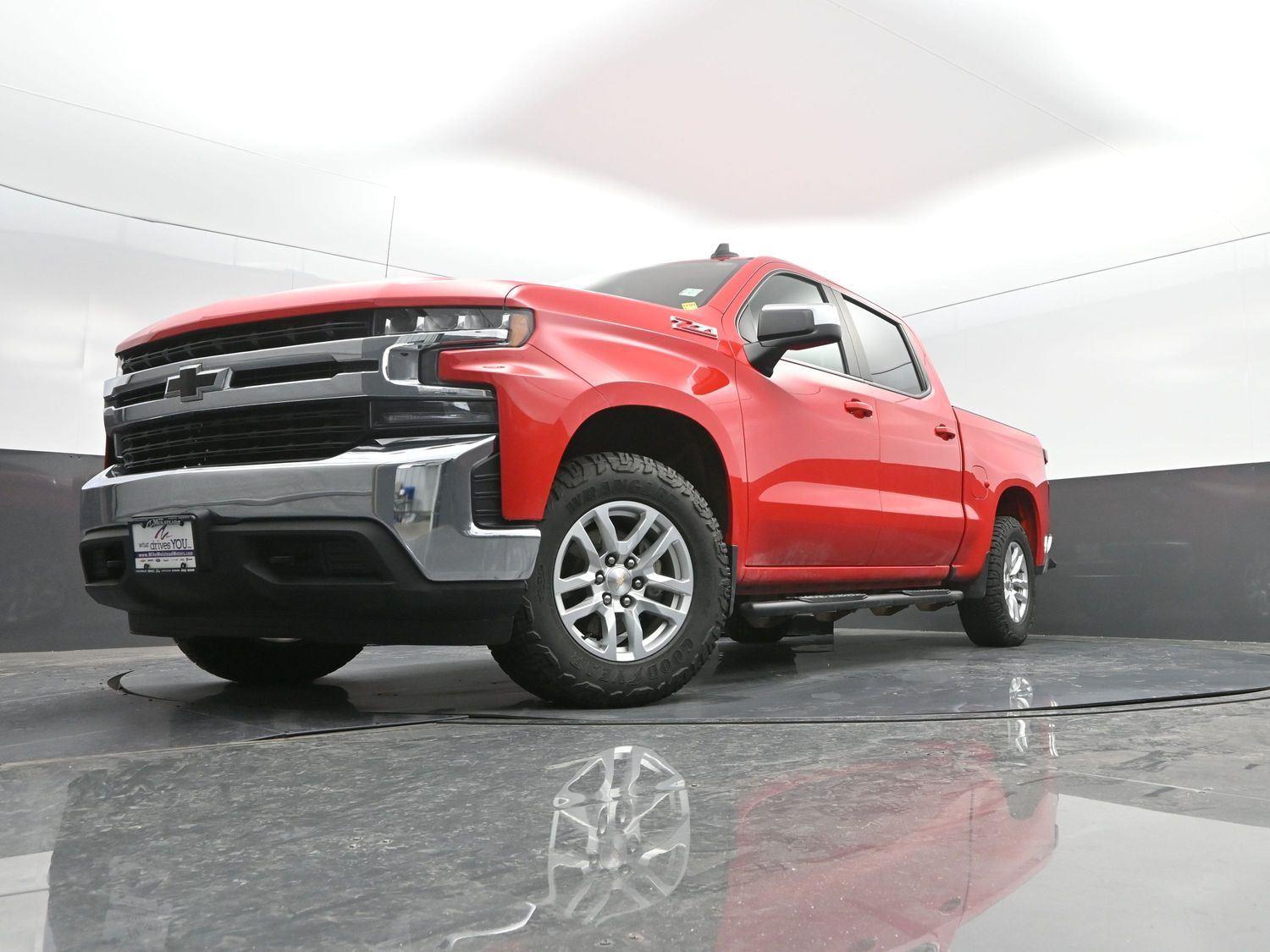 Used 2022 Red Hot Chevrolet LT image 41