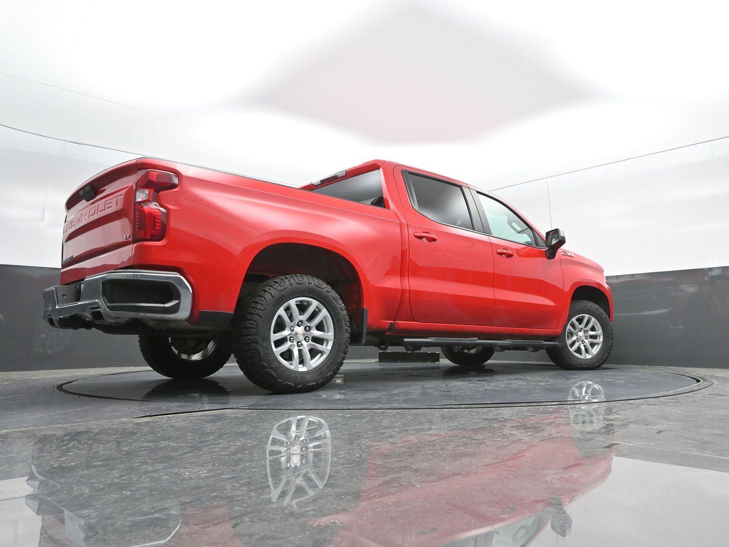 Used 2022 Red Hot Chevrolet LT image 31