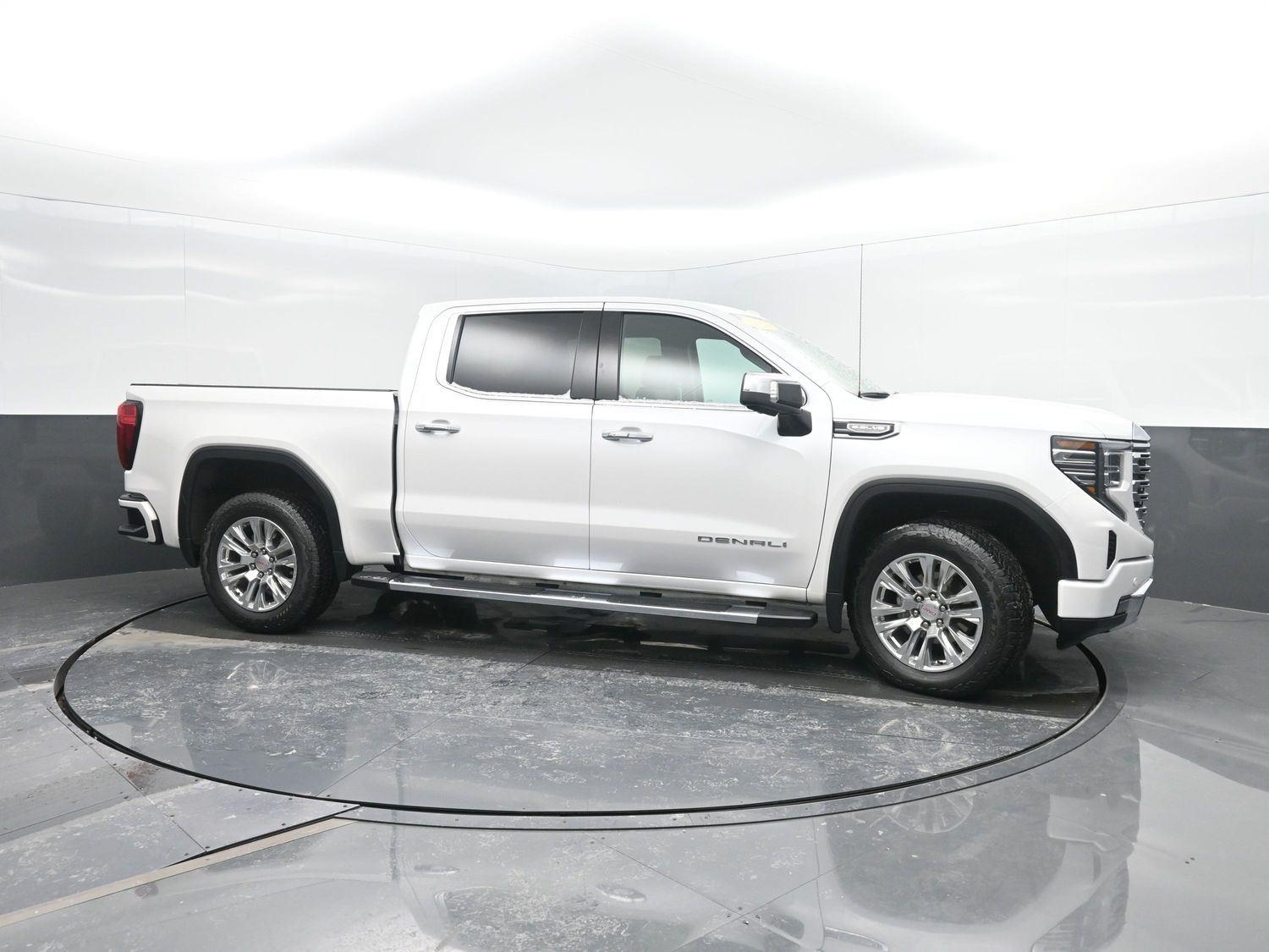 Used 2025 White Frost Tricoat GMC Denali image 3
