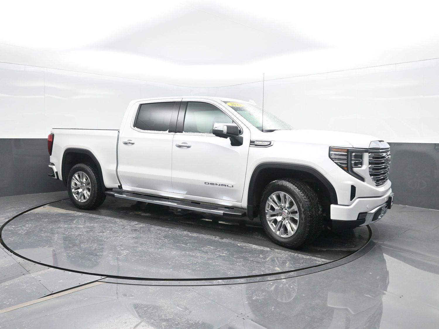 Used 2025 White Frost Tricoat GMC Denali image 4