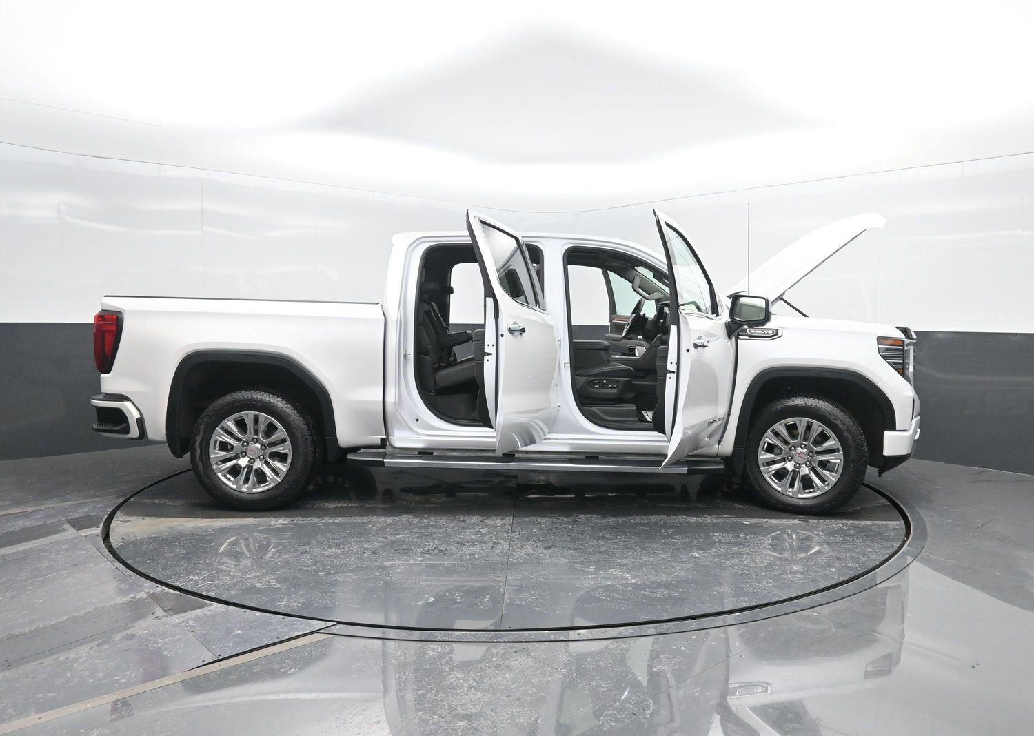 Used 2025 White Frost Tricoat GMC Denali image 54