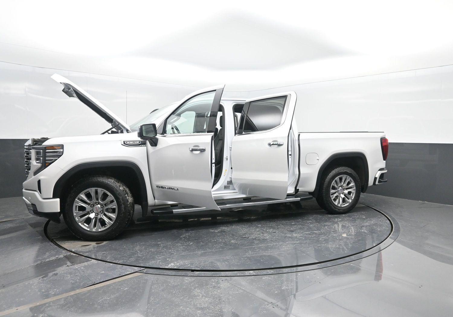 Used 2025 White Frost Tricoat GMC Denali image 55