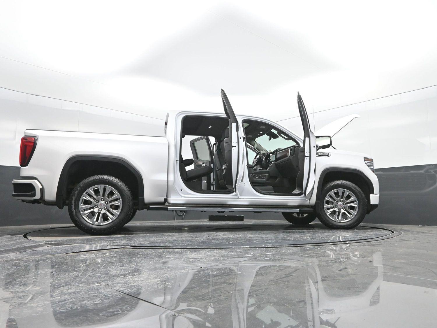 Used 2025 White Frost Tricoat GMC Denali image 58