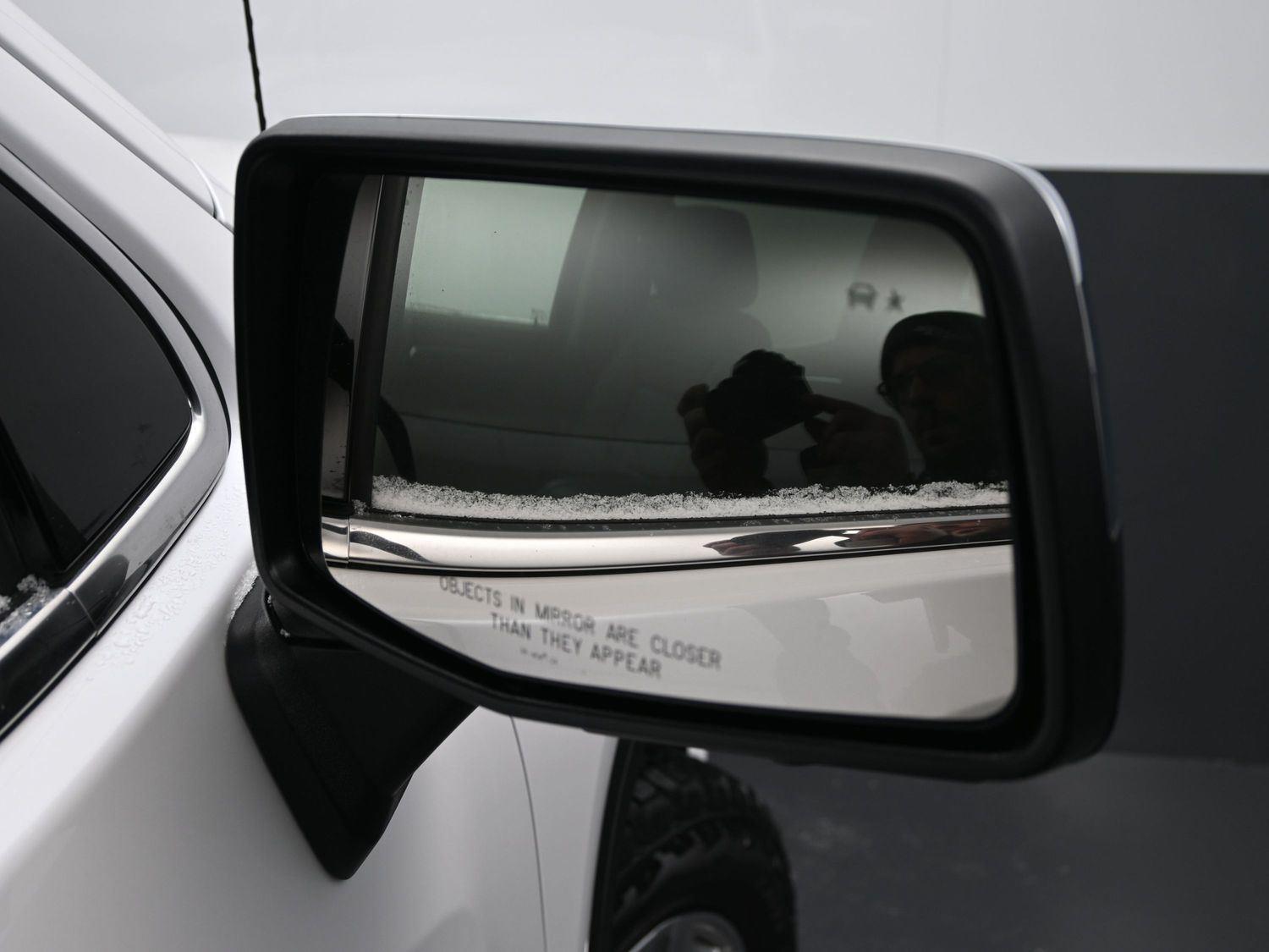 Used 2025 White Frost Tricoat GMC Denali image 9