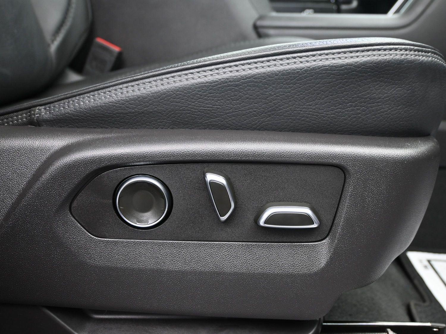 Used 2025 White Frost Tricoat GMC Denali image 12