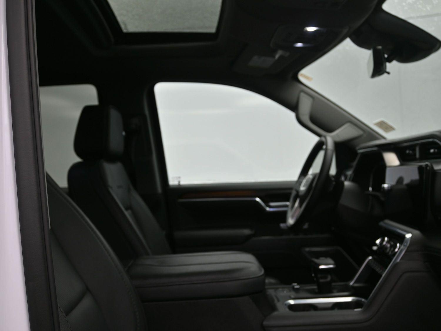 Used 2025 White Frost Tricoat GMC Denali image 13