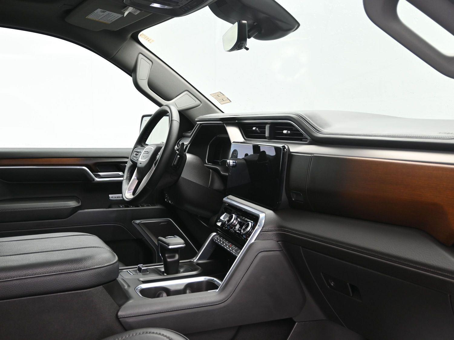 Used 2025 White Frost Tricoat GMC Denali image 14