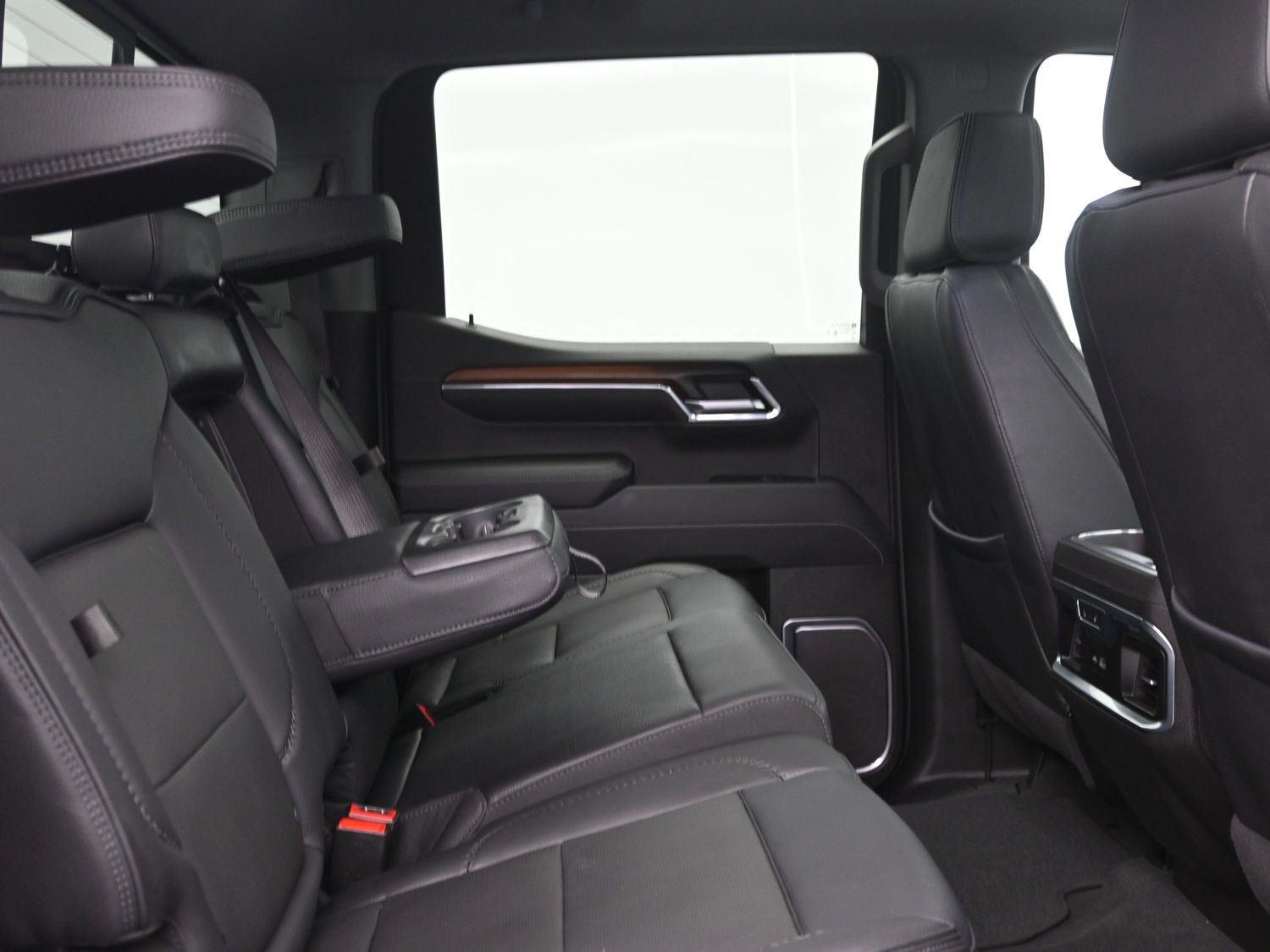 Used 2025 White Frost Tricoat GMC Denali image 15