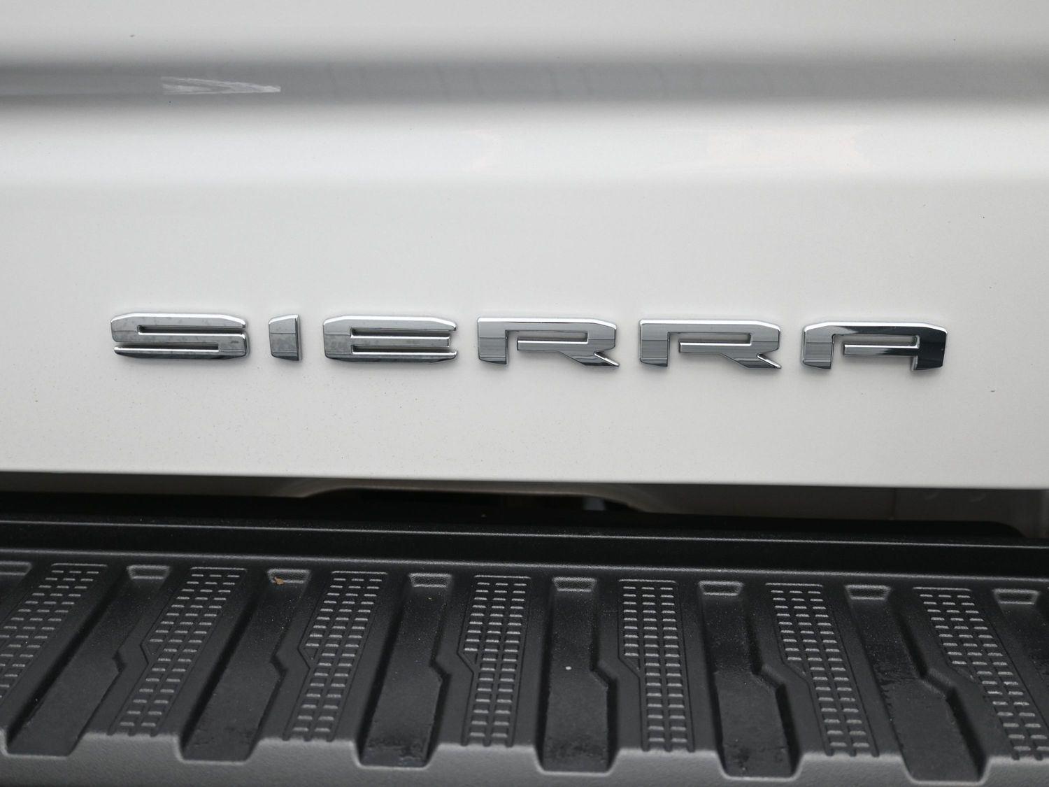 Used 2025 White Frost Tricoat GMC Denali image 18