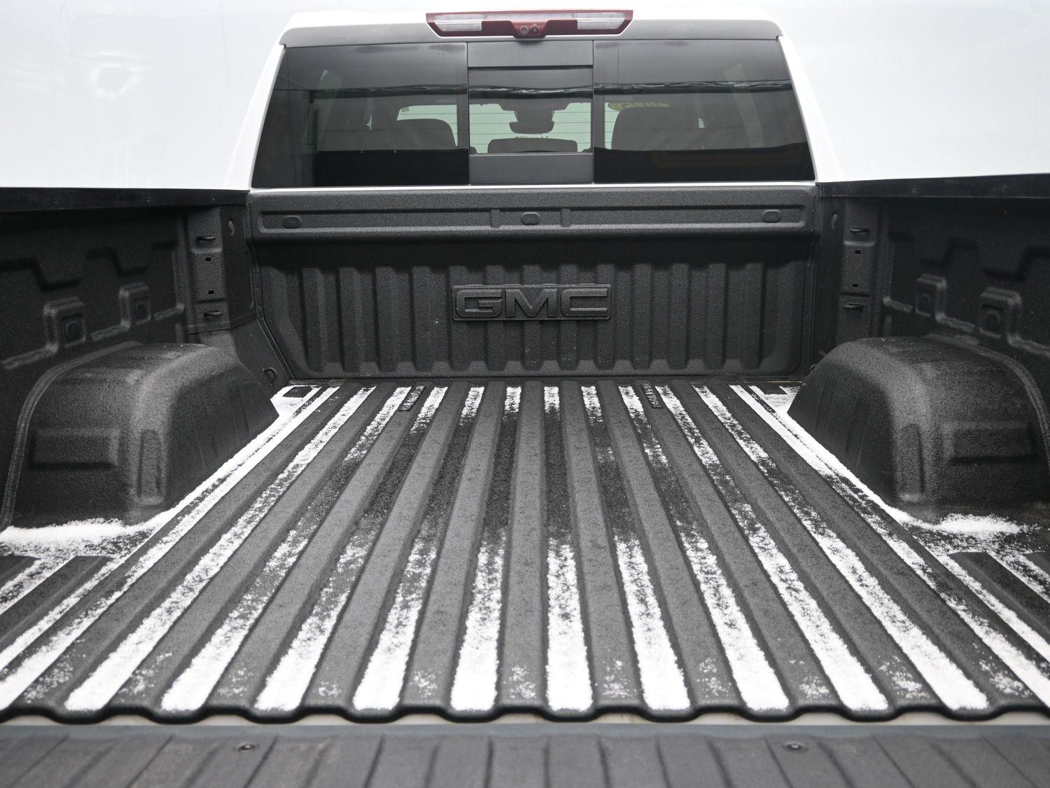 Used 2025 White Frost Tricoat GMC Denali image 19