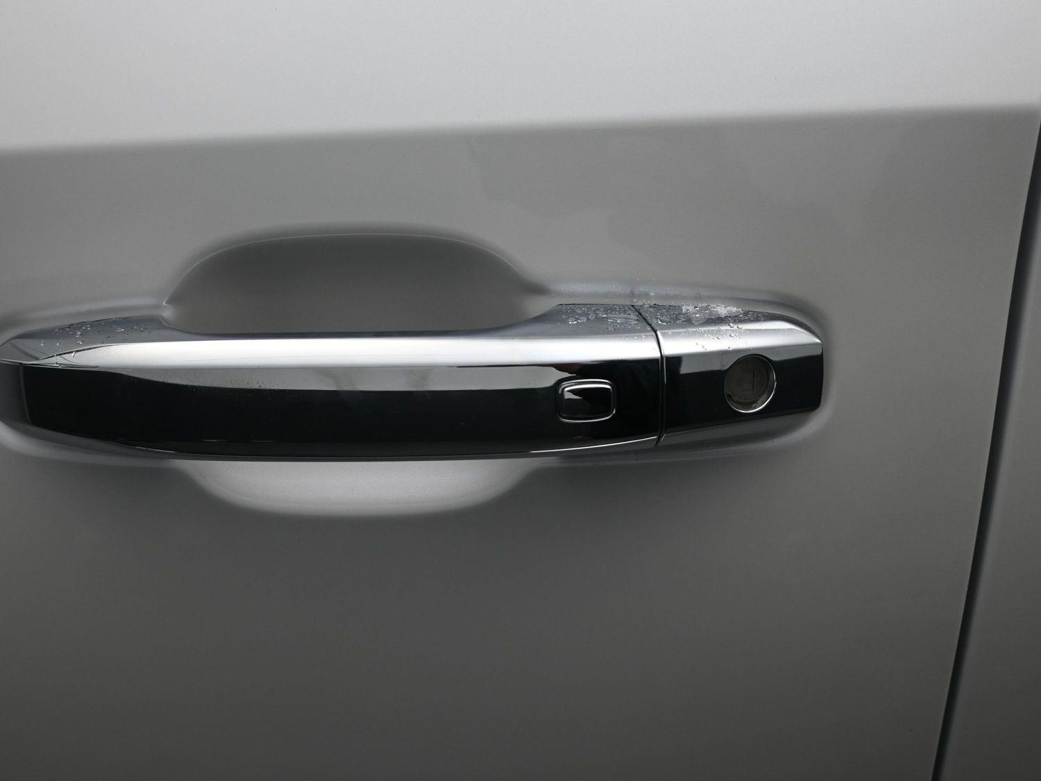 Used 2025 White Frost Tricoat GMC Denali image 21