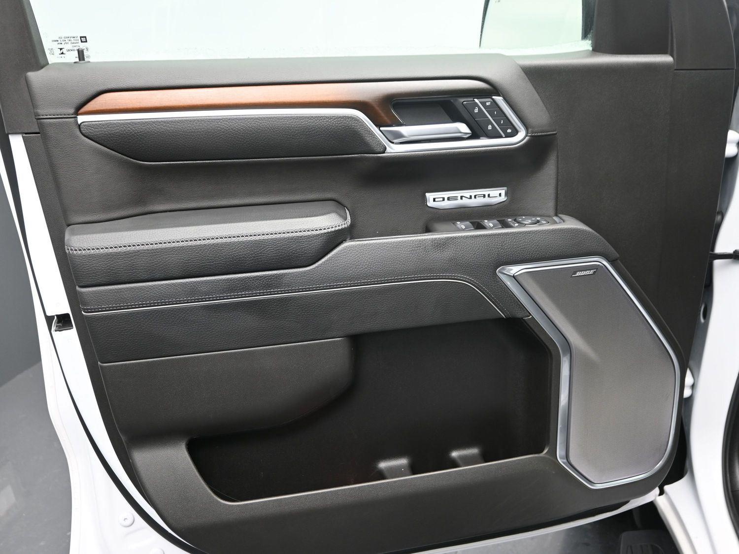 Used 2025 White Frost Tricoat GMC Denali image 23