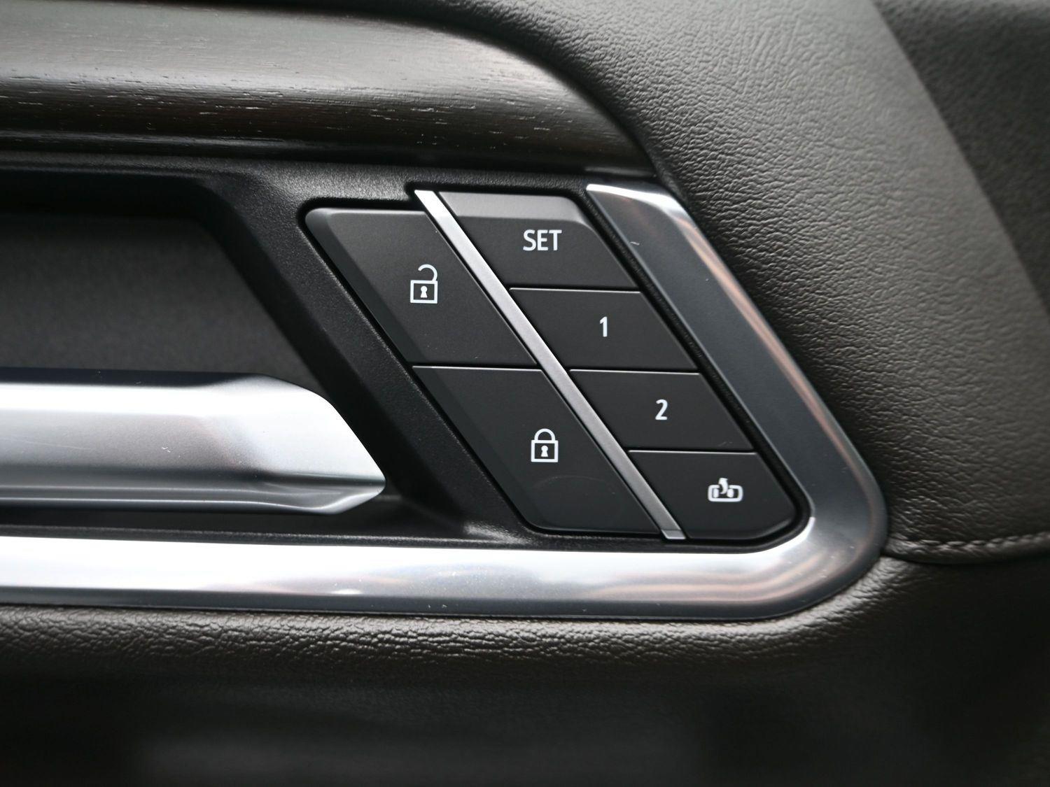 Used 2025 White Frost Tricoat GMC Denali image 24