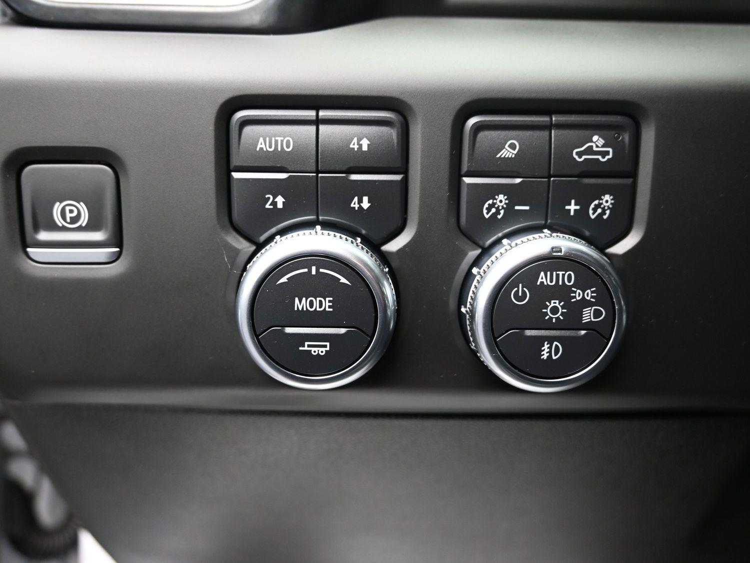 Used 2025 White Frost Tricoat GMC Denali image 27