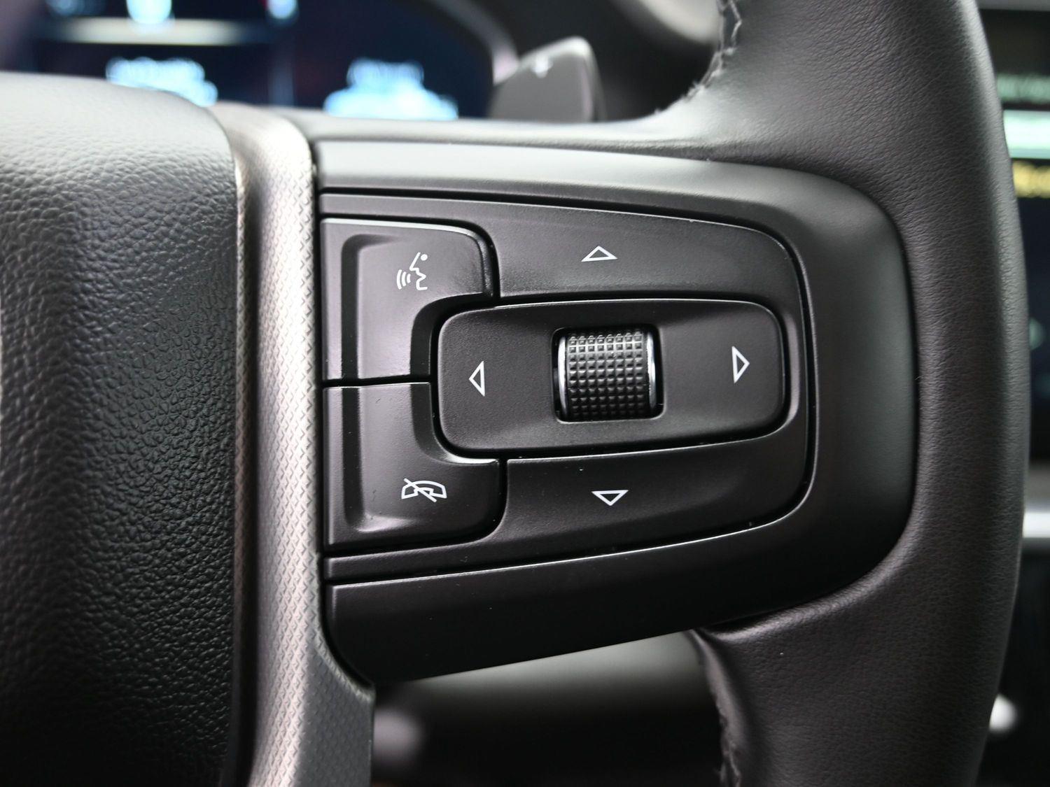 Used 2025 White Frost Tricoat GMC Denali image 30