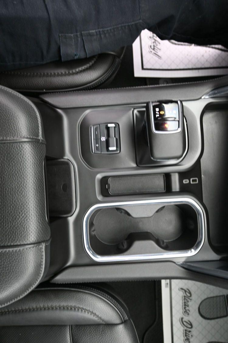 Used 2025 White Frost Tricoat GMC Denali image 36