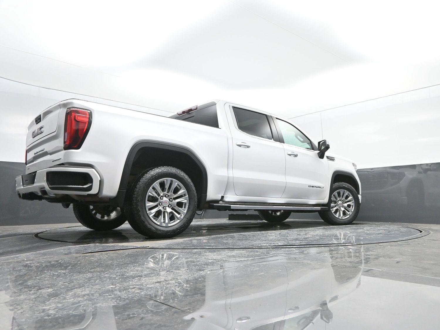 Used 2025 White Frost Tricoat GMC Denali image 41