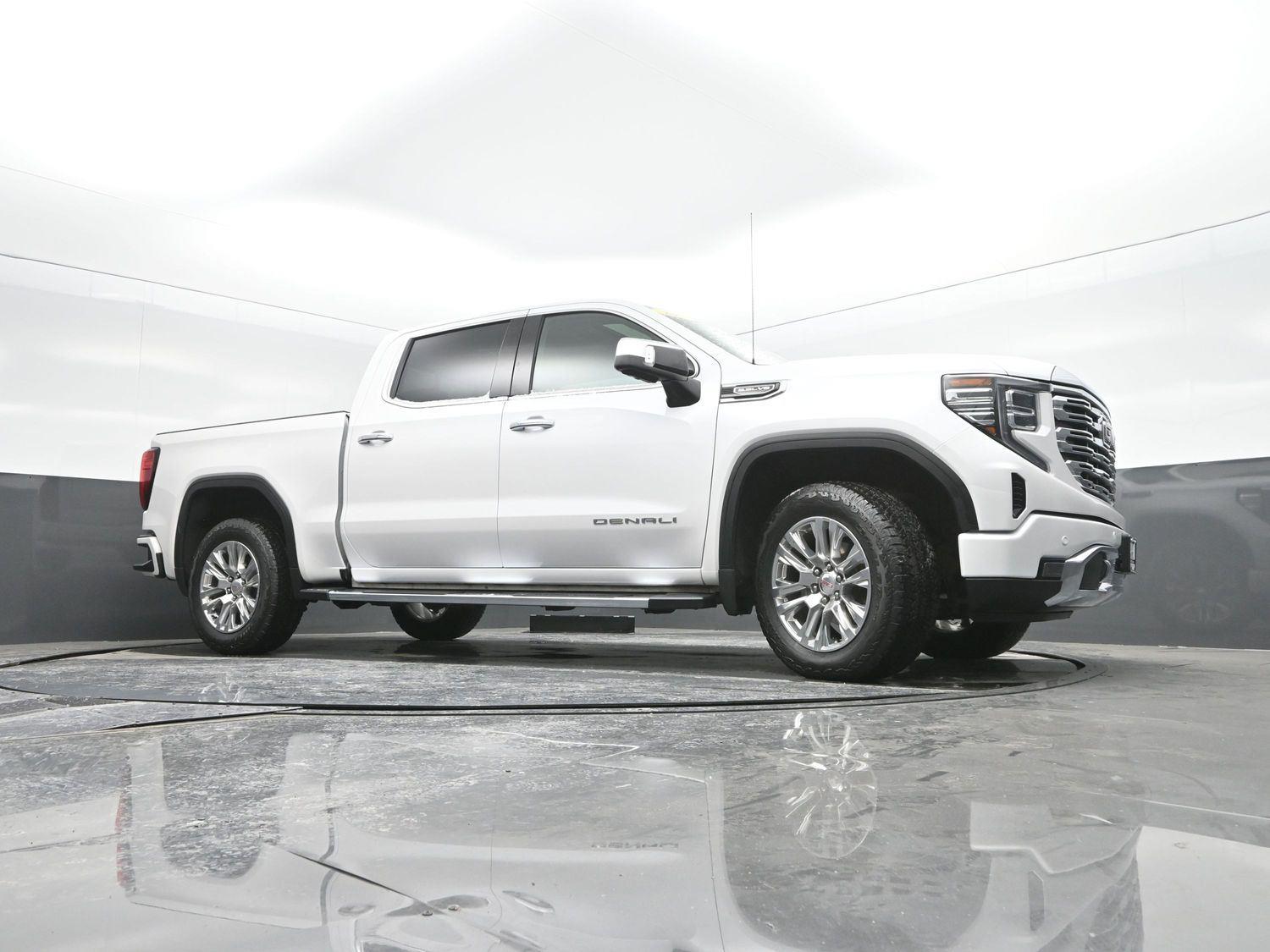 Used 2025 White Frost Tricoat GMC Denali image 42