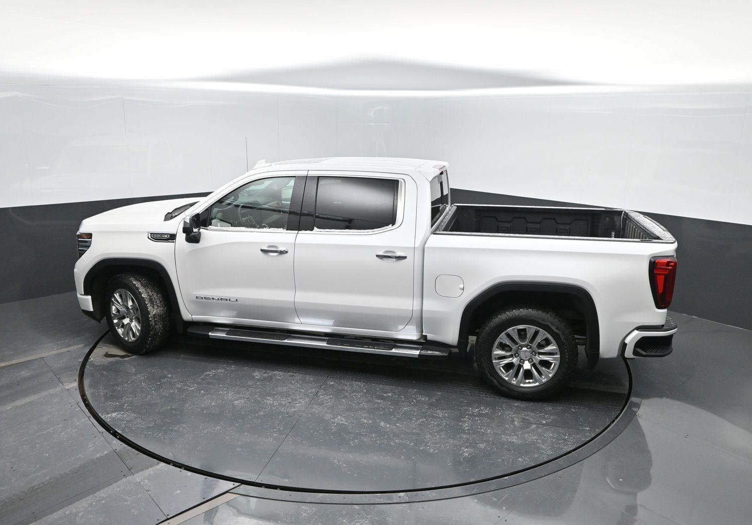 Used 2025 White Frost Tricoat GMC Denali image 44