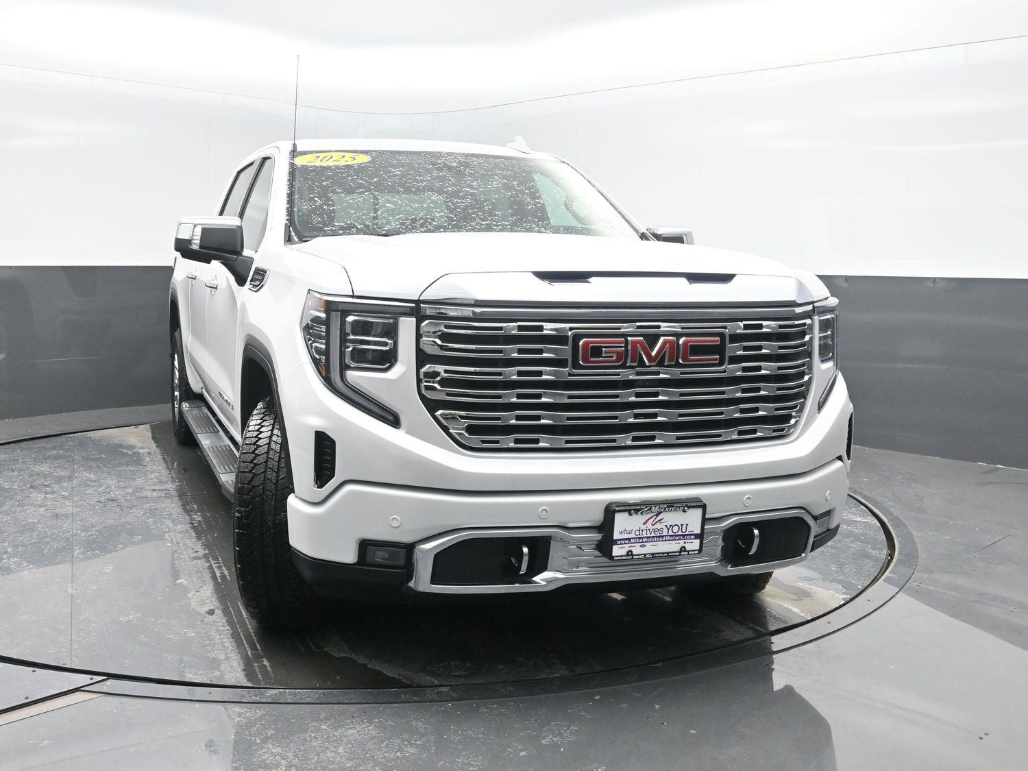 Used 2025 White Frost Tricoat GMC Denali image 49