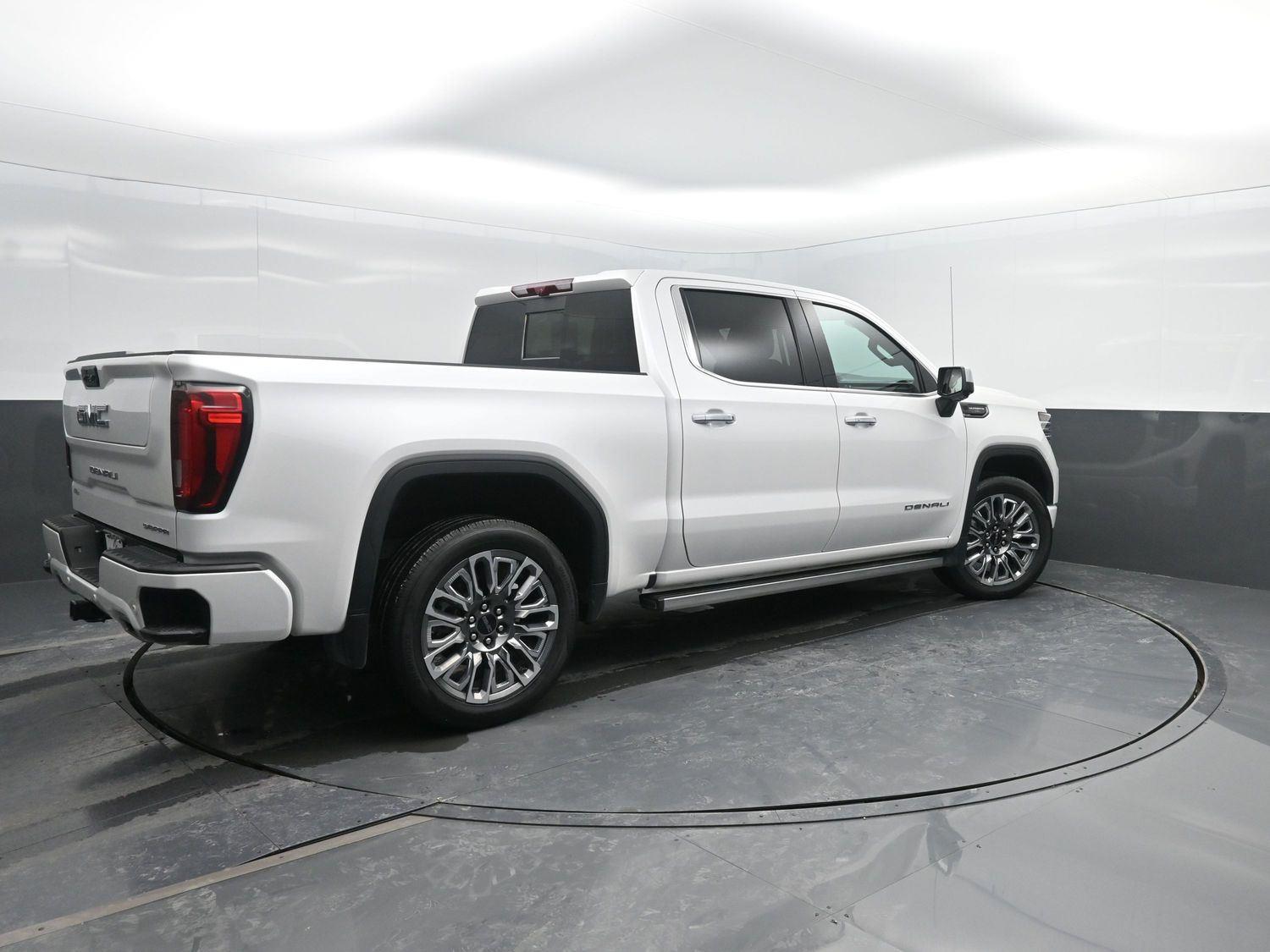 Used 2024 White Frost Tricoat GMC Denali Ultimate image 2