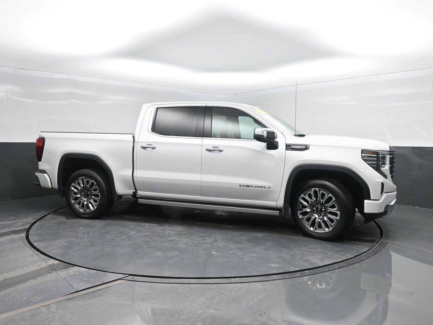 Used 2024 White Frost Tricoat GMC Denali Ultimate image 3
