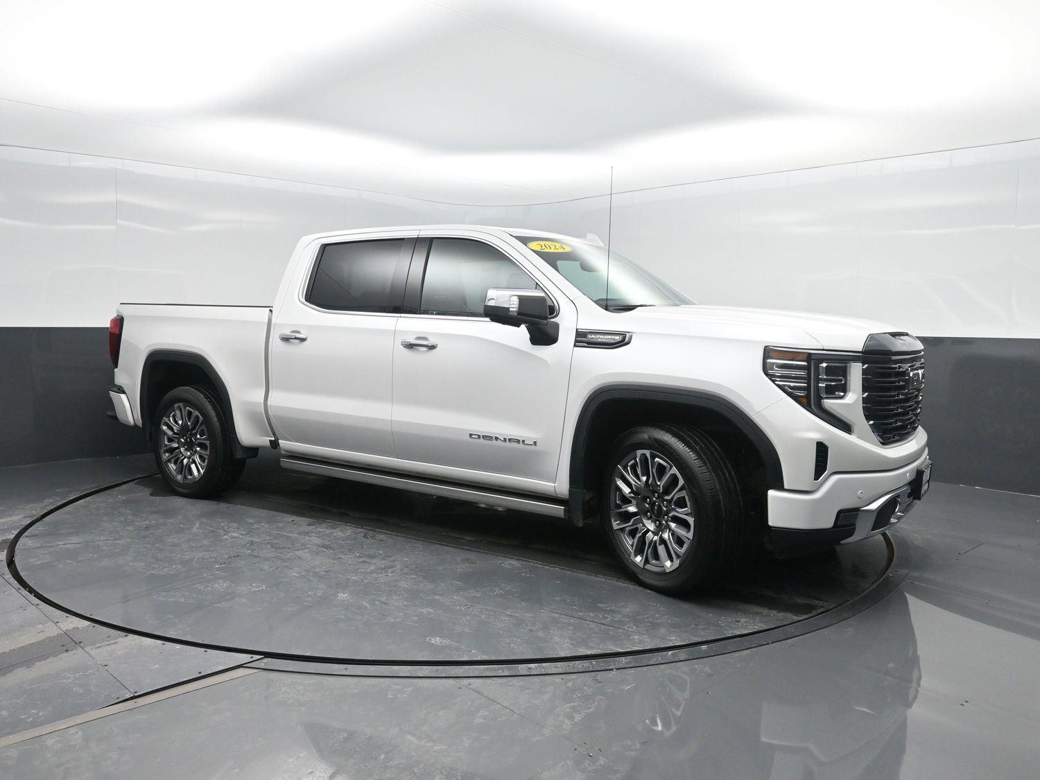 Used 2024 White Frost Tricoat GMC Denali Ultimate image 4