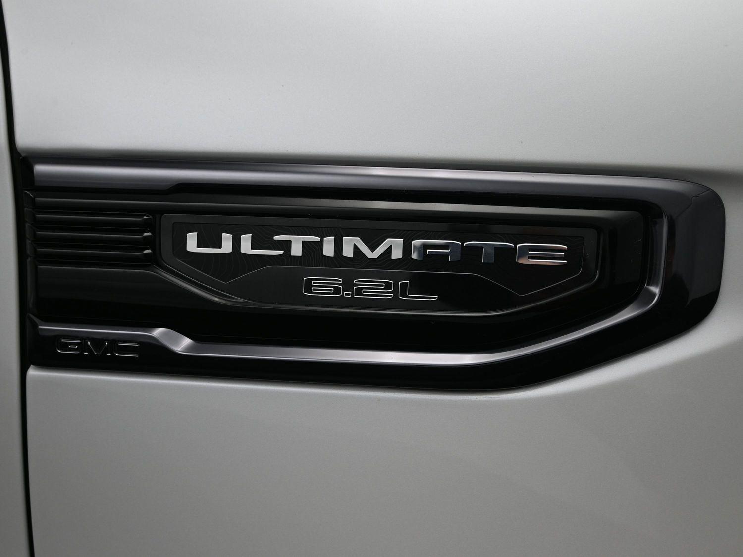 Used 2024 White Frost Tricoat GMC Denali Ultimate image 6