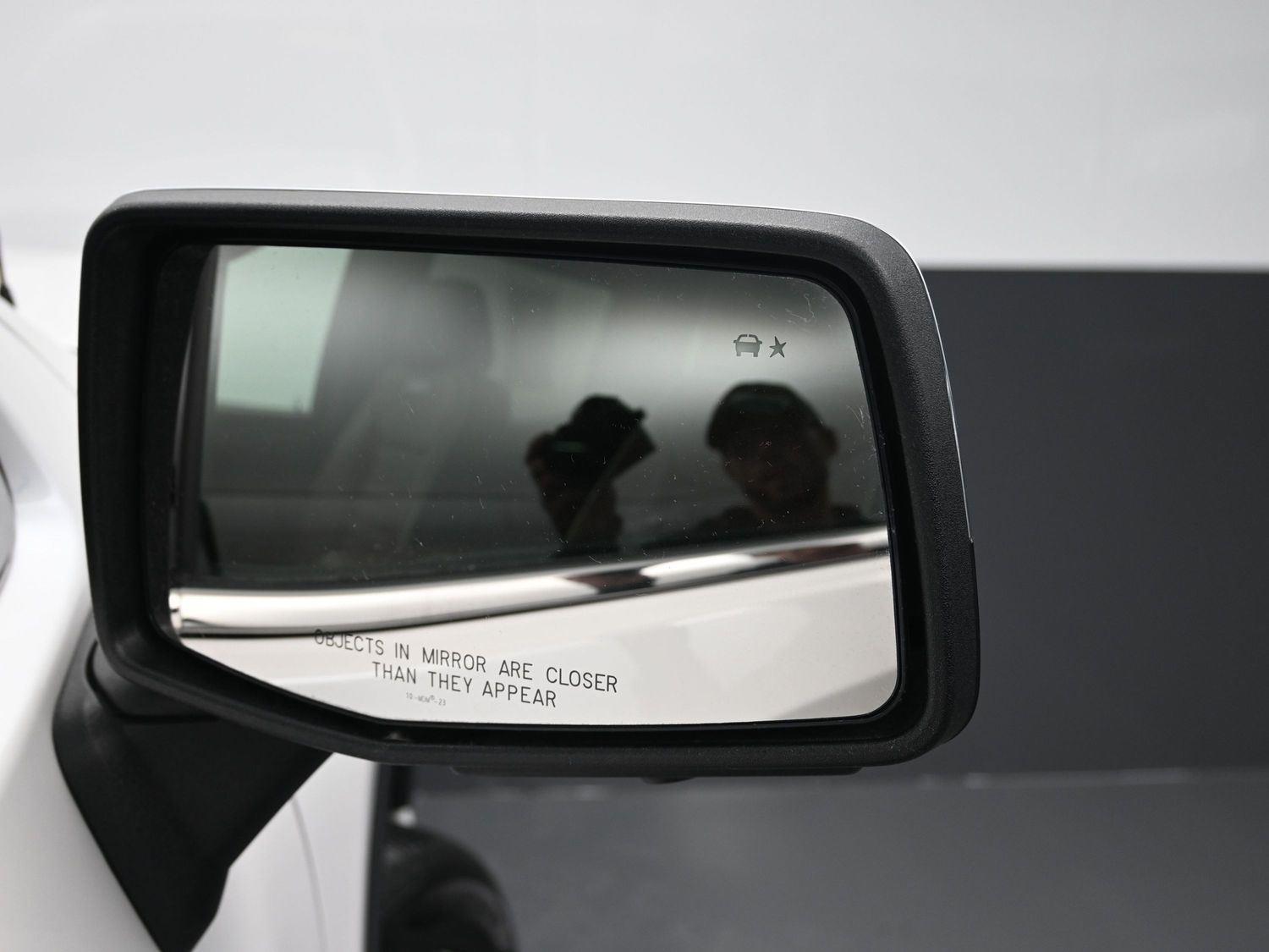 Used 2024 White Frost Tricoat GMC Denali Ultimate image 8