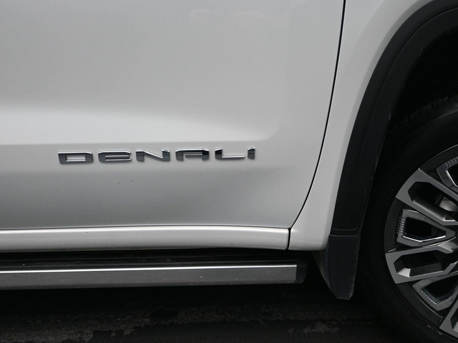 Used 2024 White Frost Tricoat GMC Denali Ultimate image 9