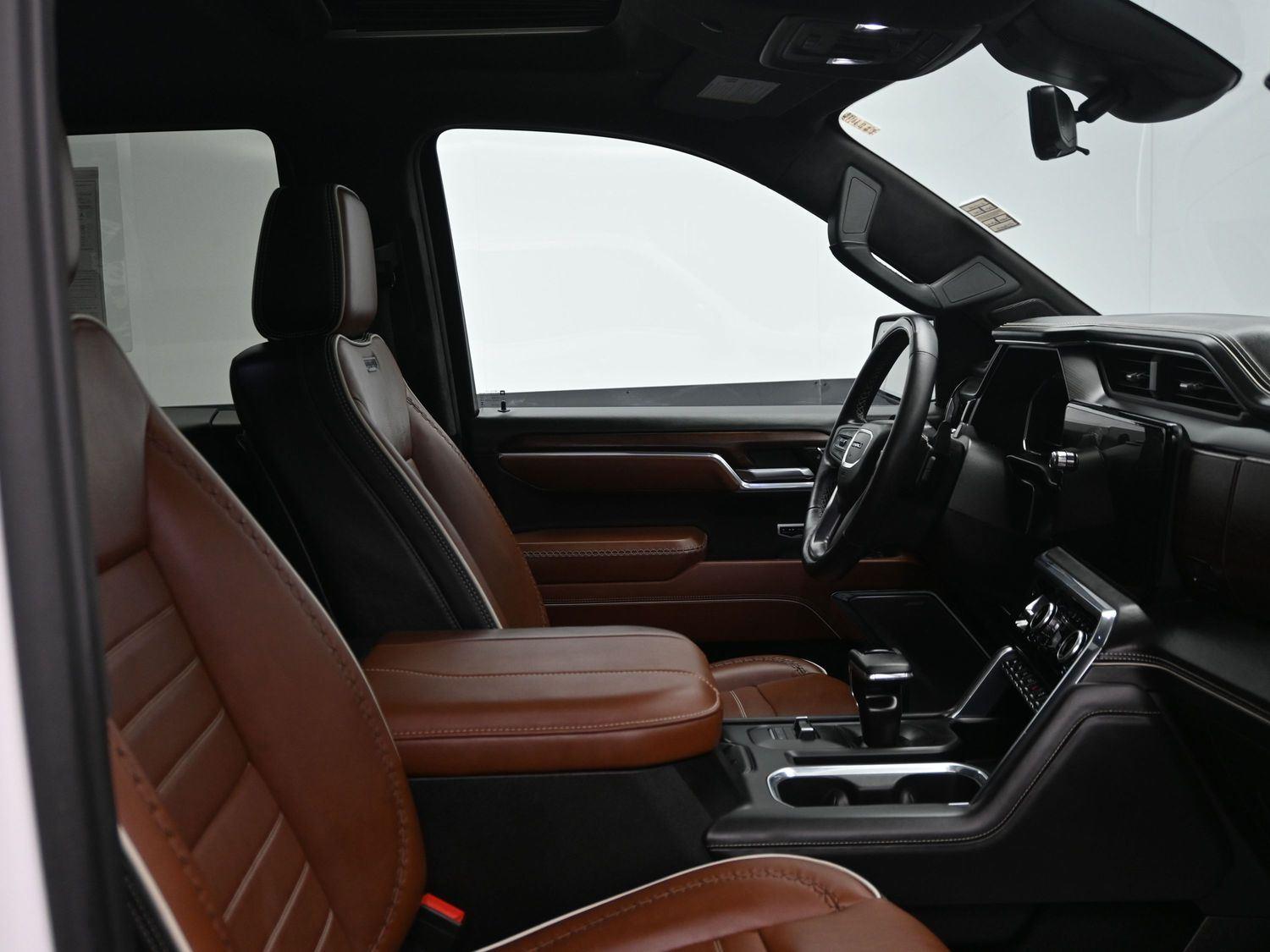 Used 2024 White Frost Tricoat GMC Denali Ultimate image 13