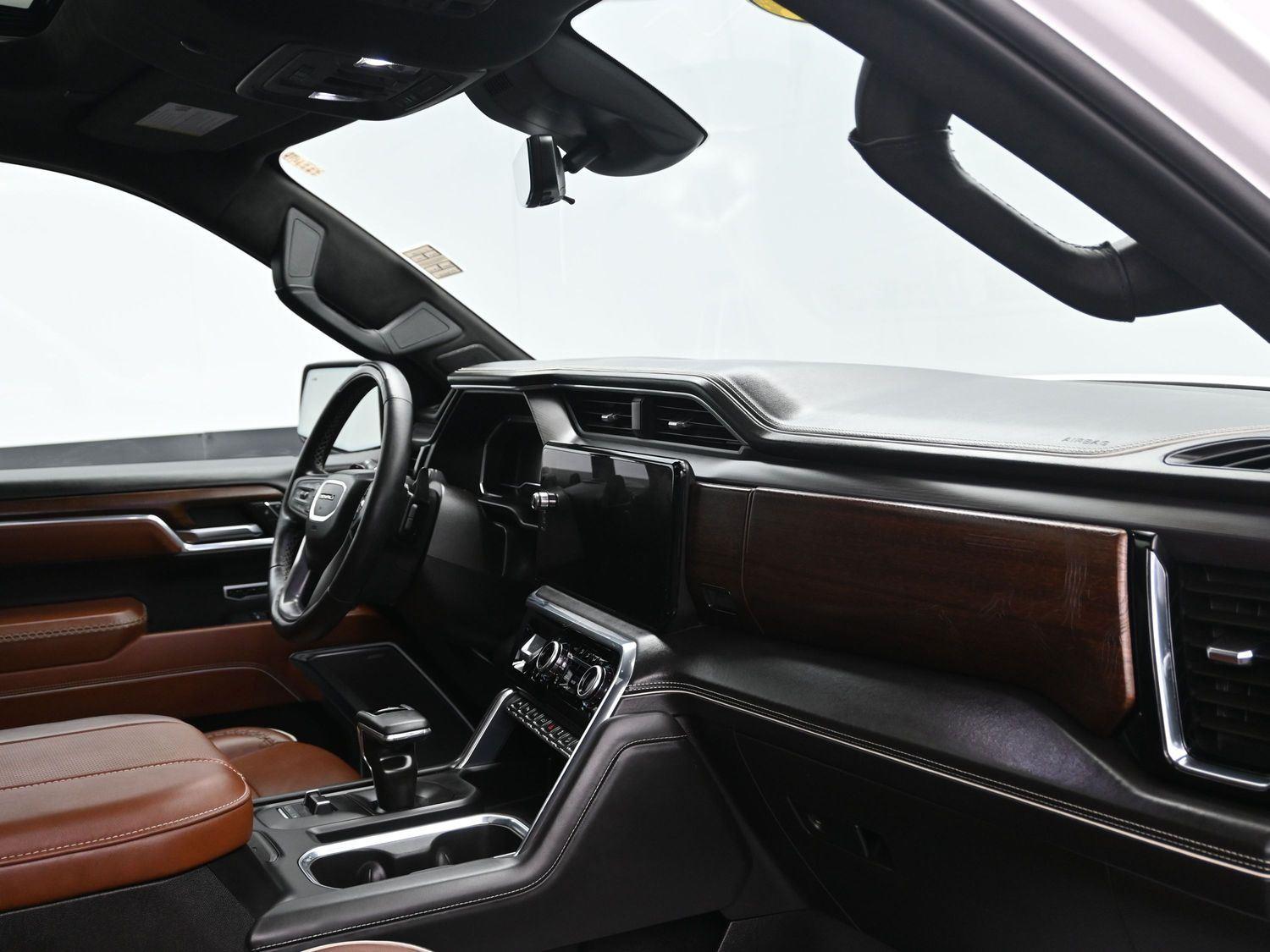 Used 2024 White Frost Tricoat GMC Denali Ultimate image 14