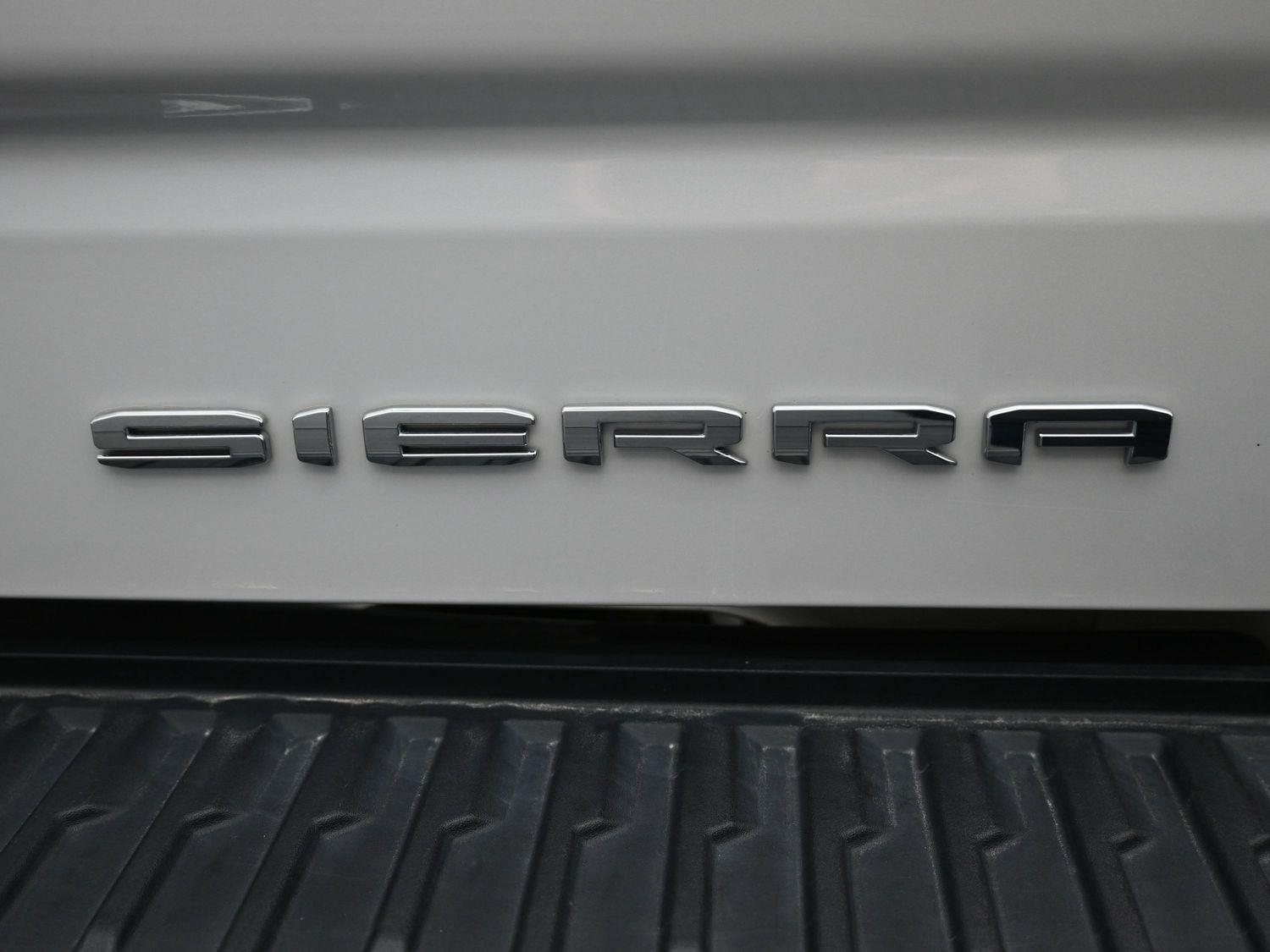 Used 2024 White Frost Tricoat GMC Denali Ultimate image 17