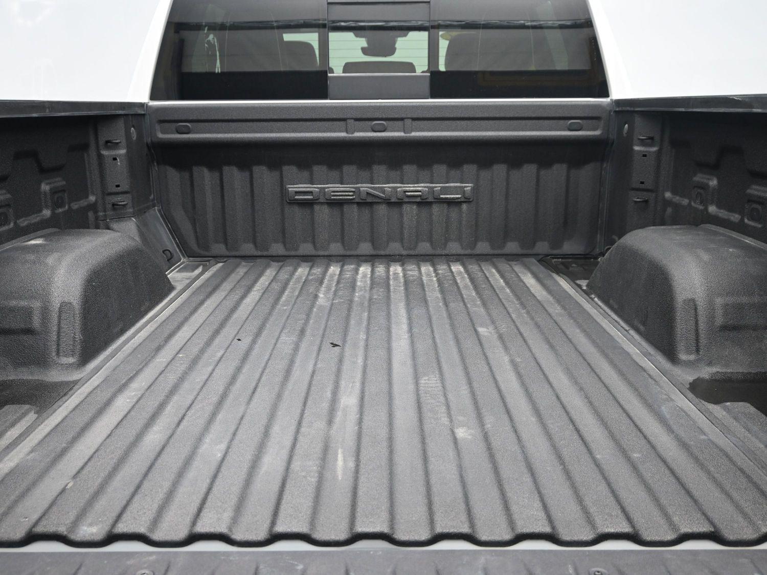 Used 2024 White Frost Tricoat GMC Denali Ultimate image 18