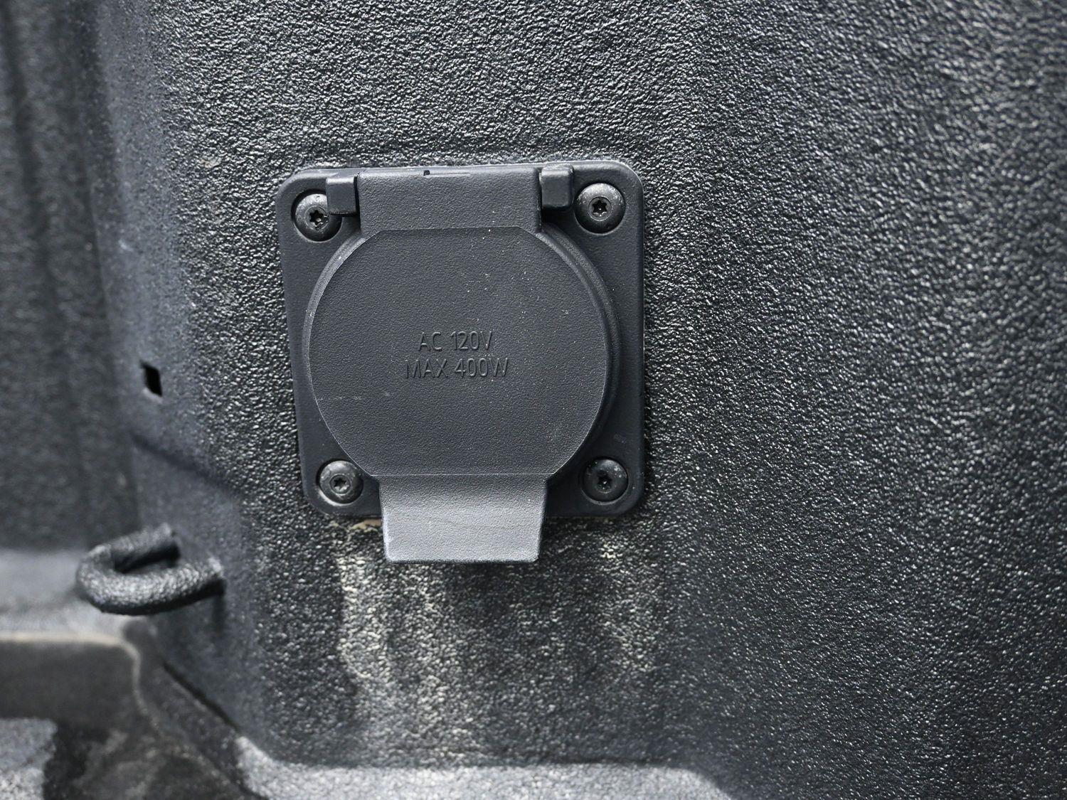 Used 2024 White Frost Tricoat GMC Denali Ultimate image 19