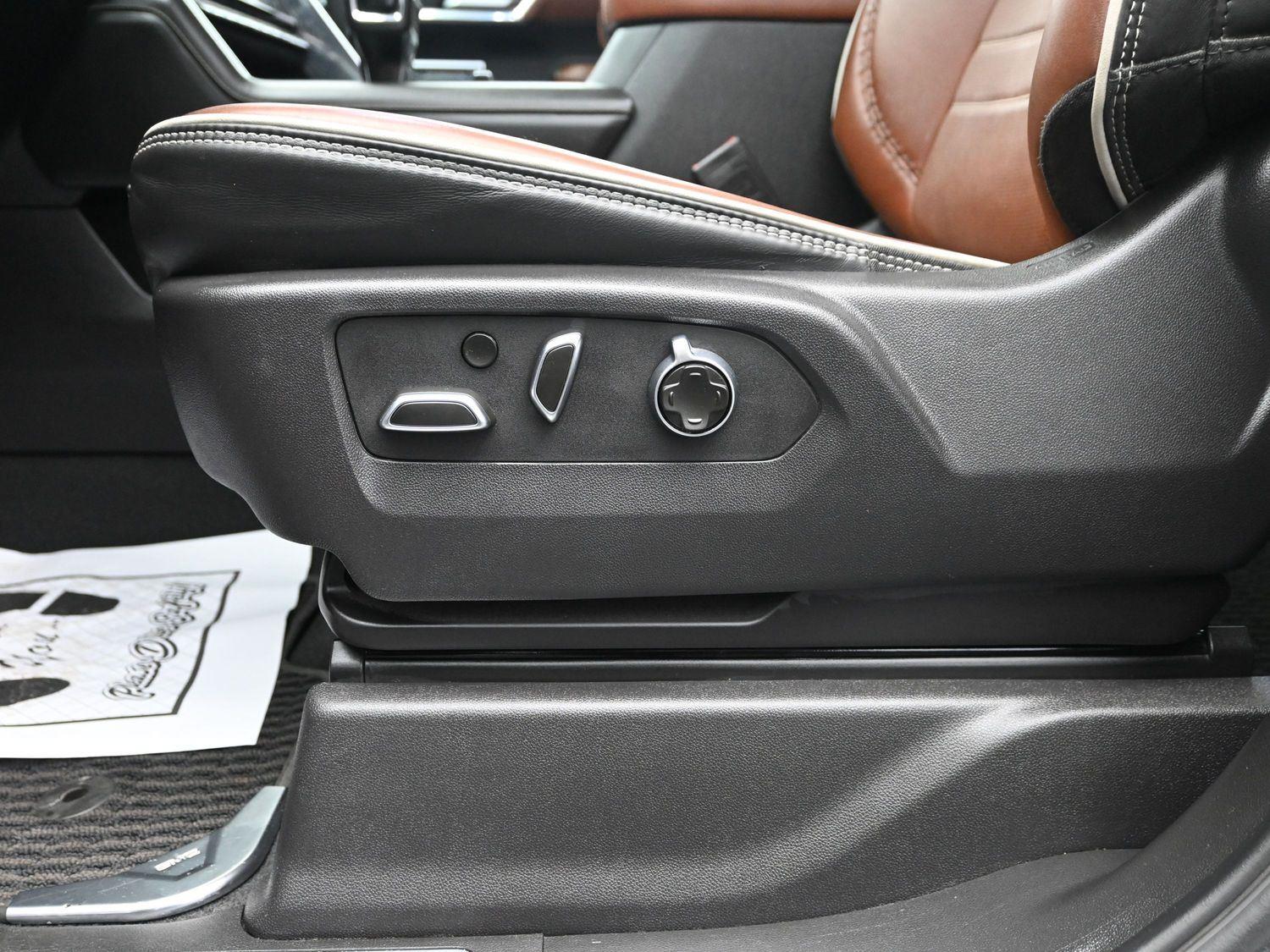 Used 2024 White Frost Tricoat GMC Denali Ultimate image 23