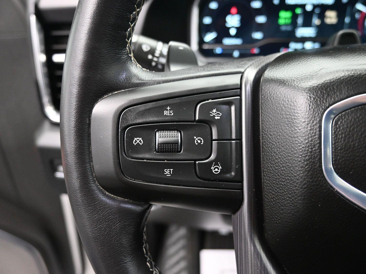 Used 2024 White Frost Tricoat GMC Denali Ultimate image 27