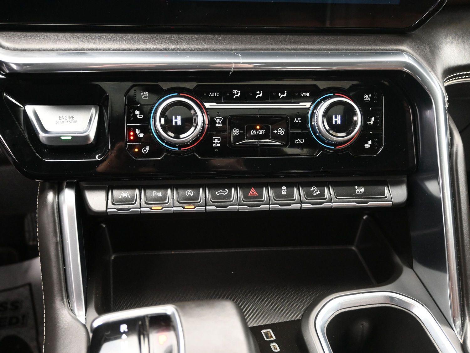 Used 2024 White Frost Tricoat GMC Denali Ultimate image 33