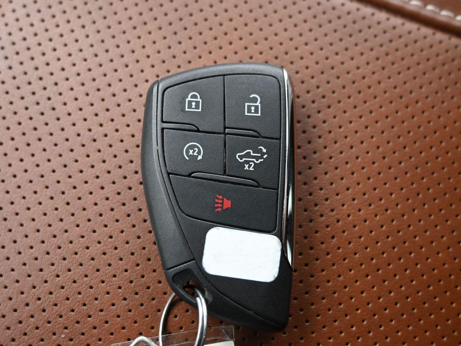 Used 2024 White Frost Tricoat GMC Denali Ultimate image 37