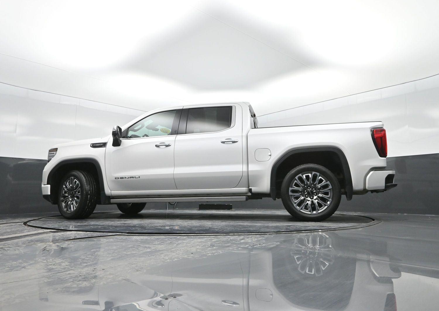 Used 2024 White Frost Tricoat GMC Denali Ultimate image 38