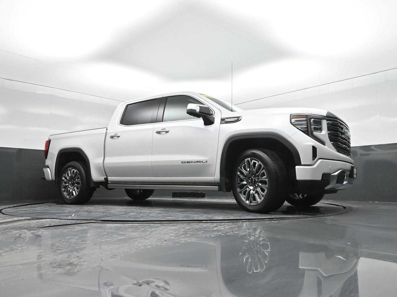 Used 2024 White Frost Tricoat GMC Denali Ultimate image 40