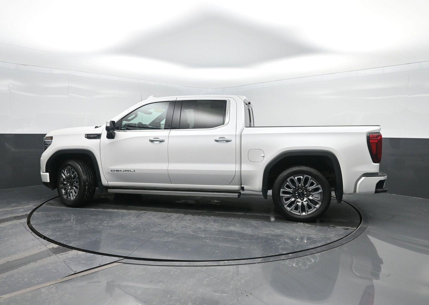 Used 2024 White Frost Tricoat GMC Denali Ultimate image 45