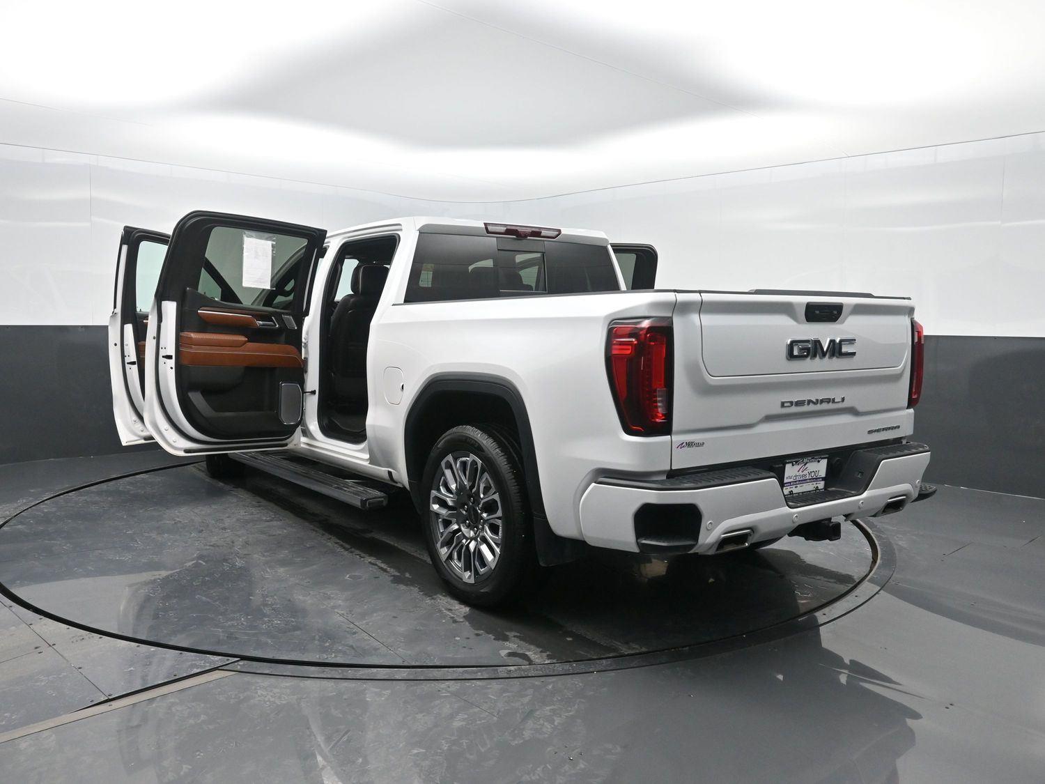 Used 2024 White Frost Tricoat GMC Denali Ultimate image 51