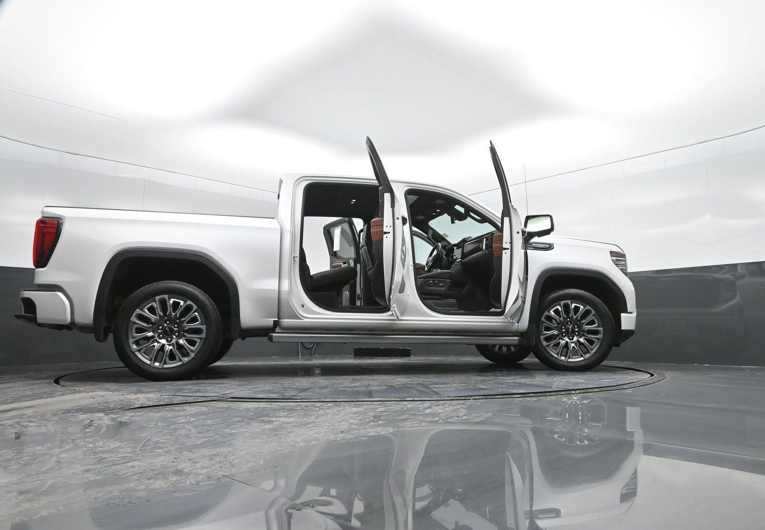 Used 2024 White Frost Tricoat GMC Denali Ultimate image 56