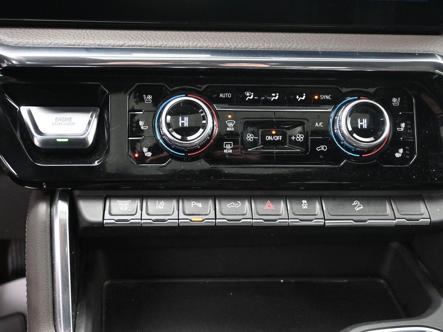 Used 2024 Onyx Black GMC Denali image 36